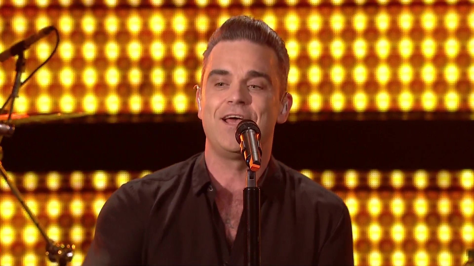 Robbie Williams Rocks Big Ben Live