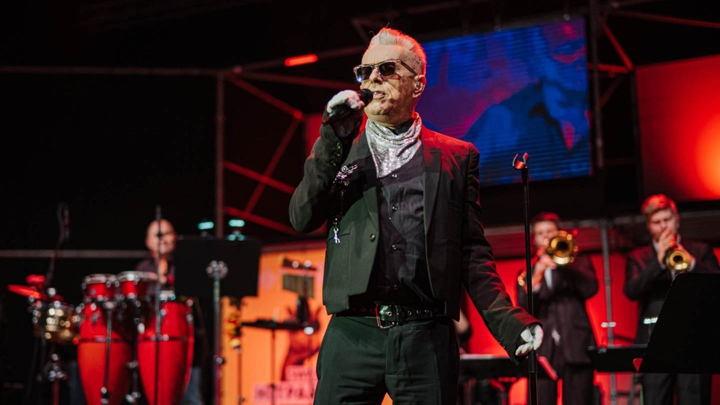 Holly Johnson mit der SWR1 Band beim Finale der SWR1 Hitparade 2019